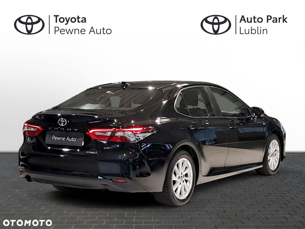 Toyota Camry - 5