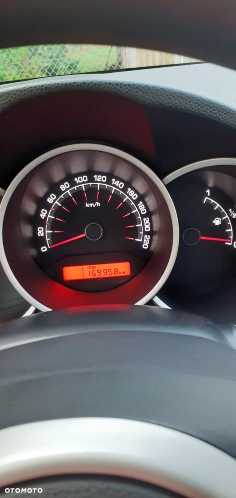 Kia Venga 1.4 L - 6
