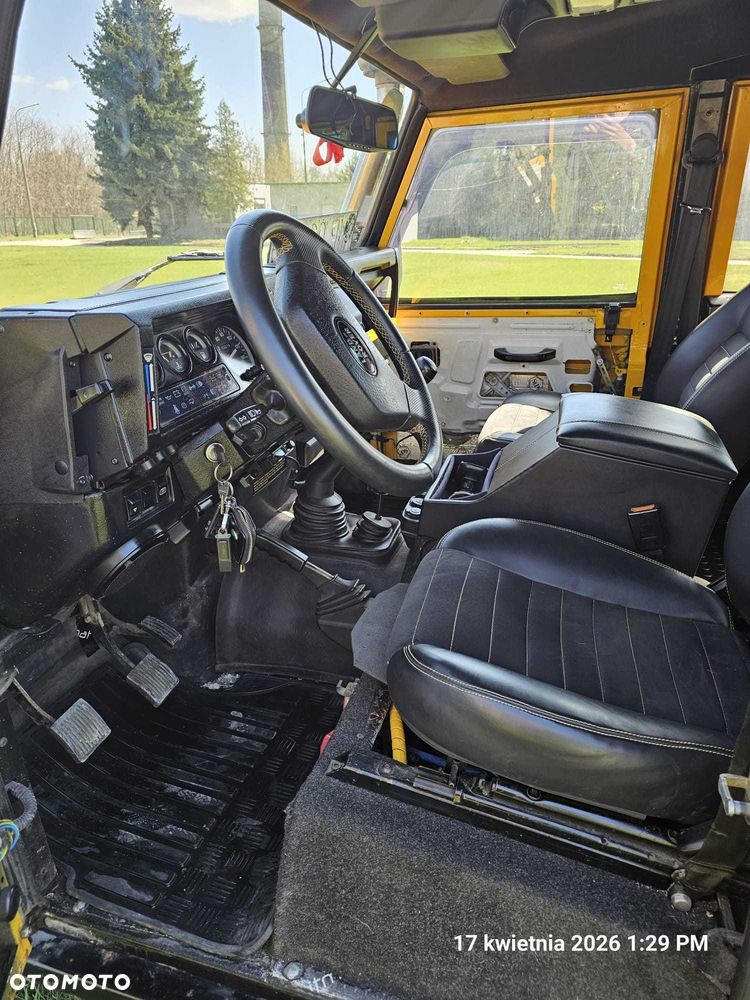 Land Rover Defender - 7