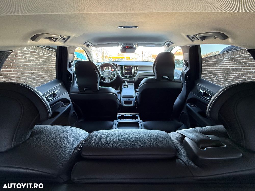 Volvo XC 60 B4 MHEV AWD Momentum Pro - 29