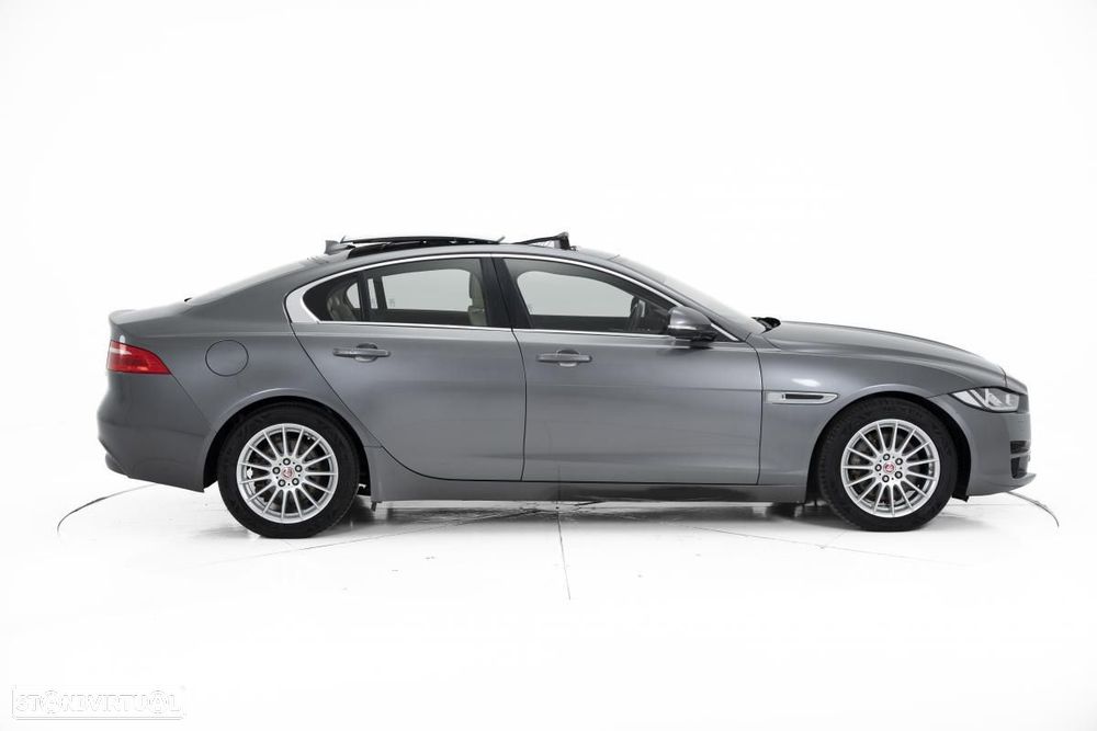 Jaguar XE - 3