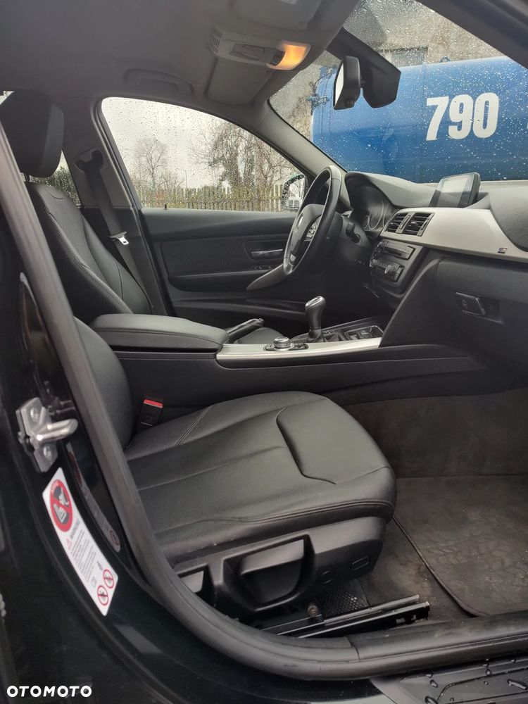 BMW Seria 3 318d Sport Line - 11