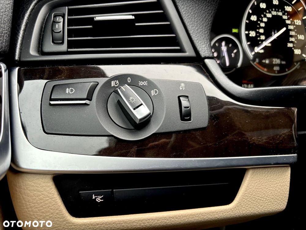 BMW Seria 5 535i Luxury Line - 25