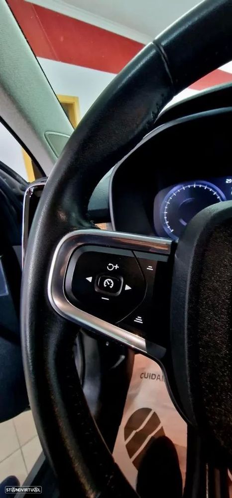 Volvo XC 40 1.5 T2 Momentum Plus Geartronic - 29