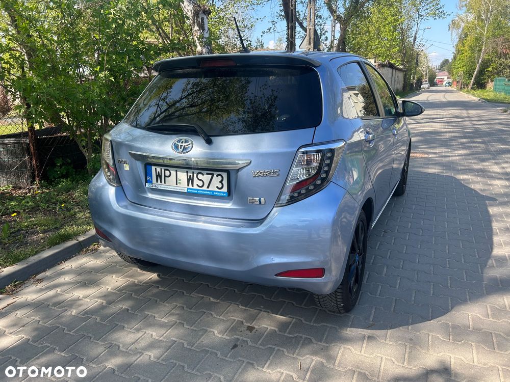 Toyota Yaris Hybrid 100 Premium - 6