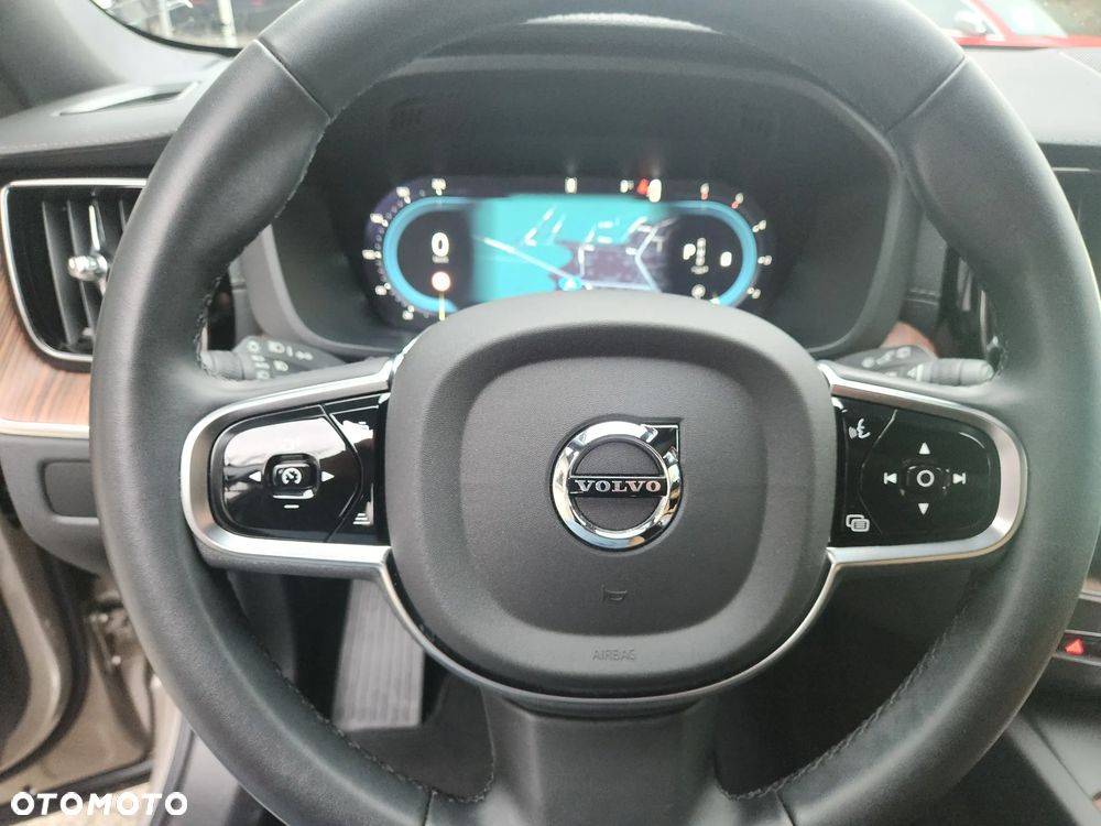Volvo XC 60 B4 D AWD Ultimate Dark - 35