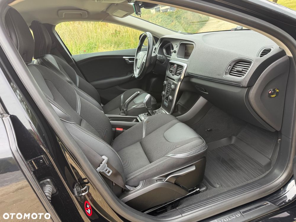 Volvo V40 D2 Momentum - 25