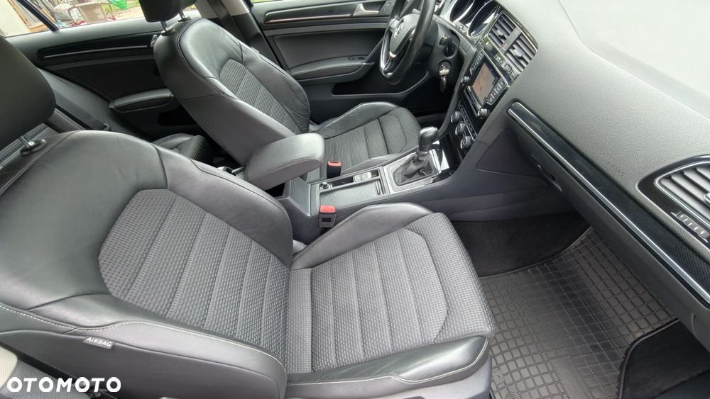 Volkswagen Golf 1.6 TDI Highline DSG - 29