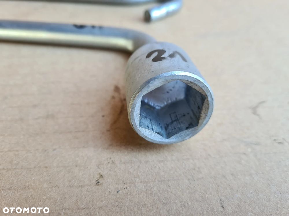 Mazda 6 GH zestaw klucz do kół 21mm pokrętło - 2