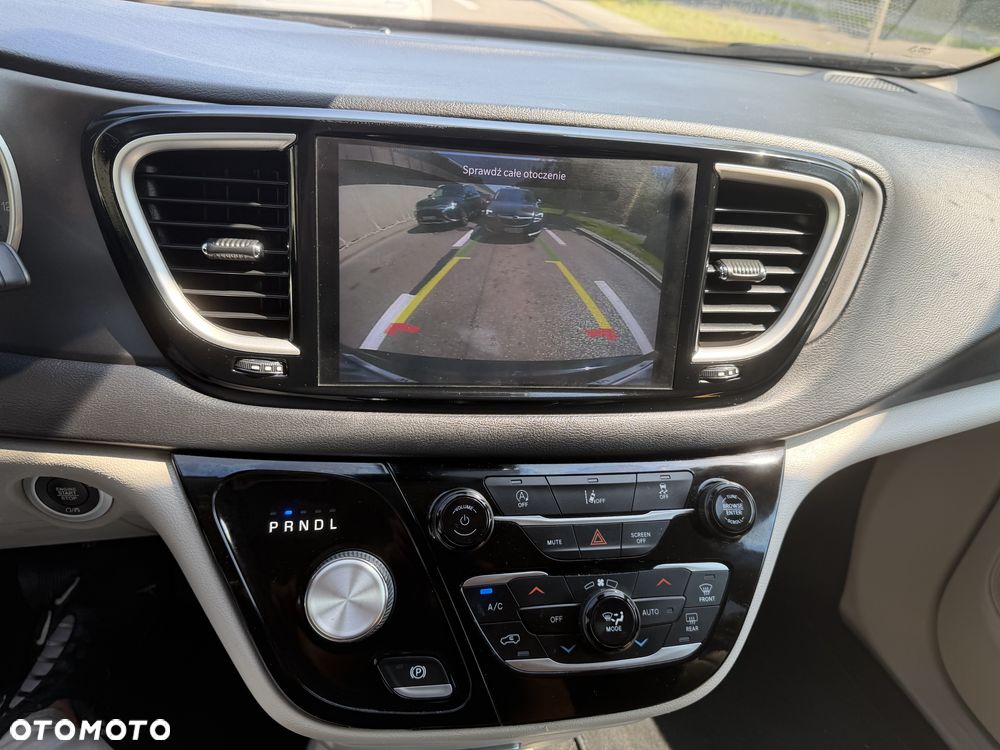 Chrysler Pacifica - 3