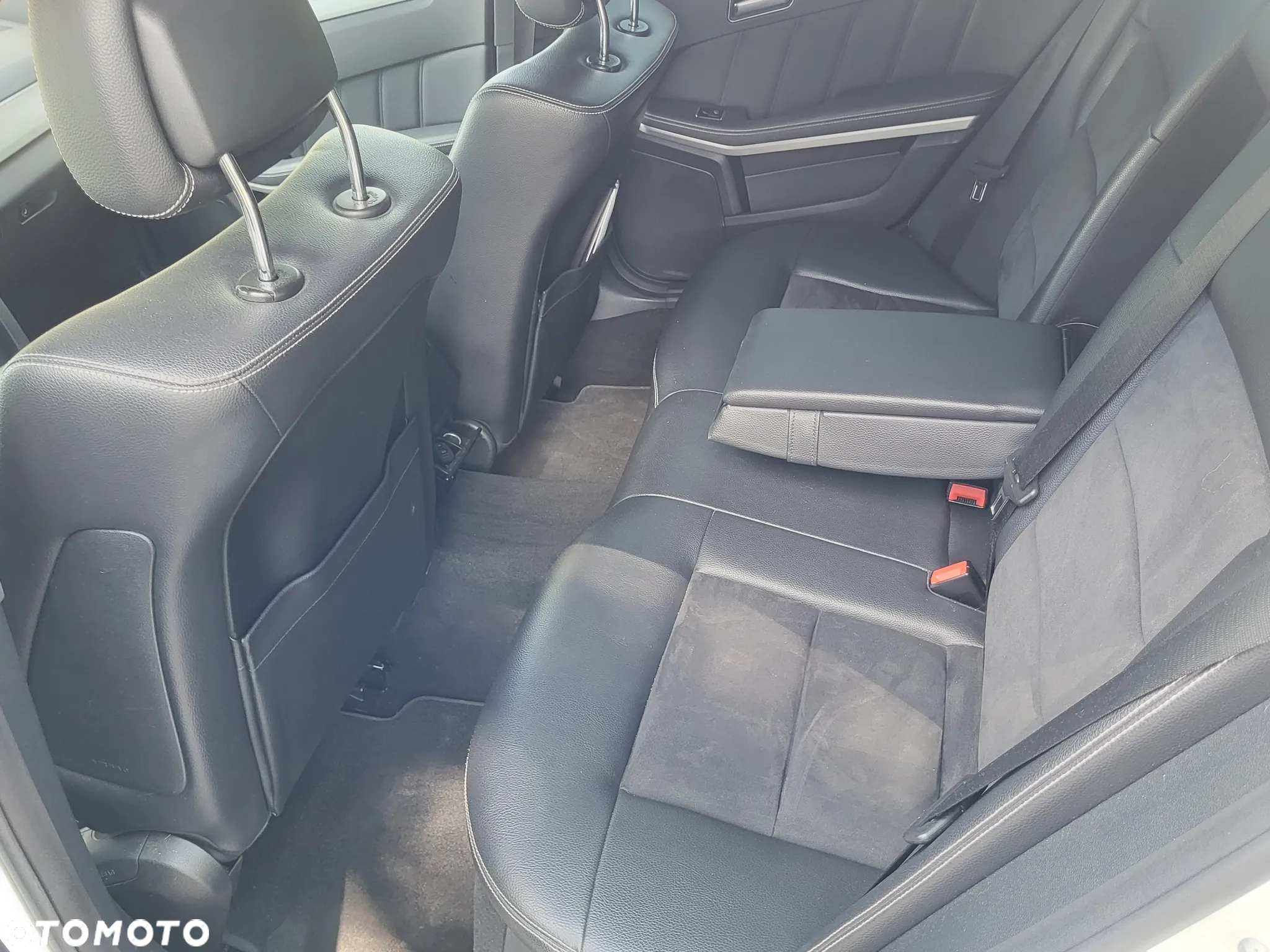 Mercedes-Benz Klasa E 220 BlueTEC 4Matic 7G-TRONIC - 18