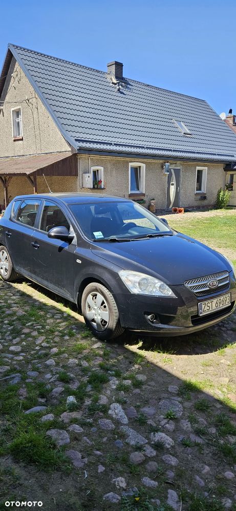 Kia Ceed 1.6 L - 1