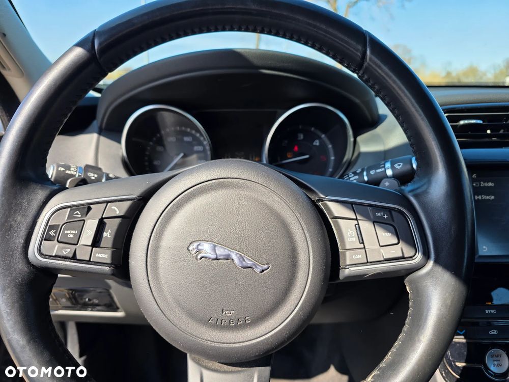 Jaguar XE E-Performance Pure - 18