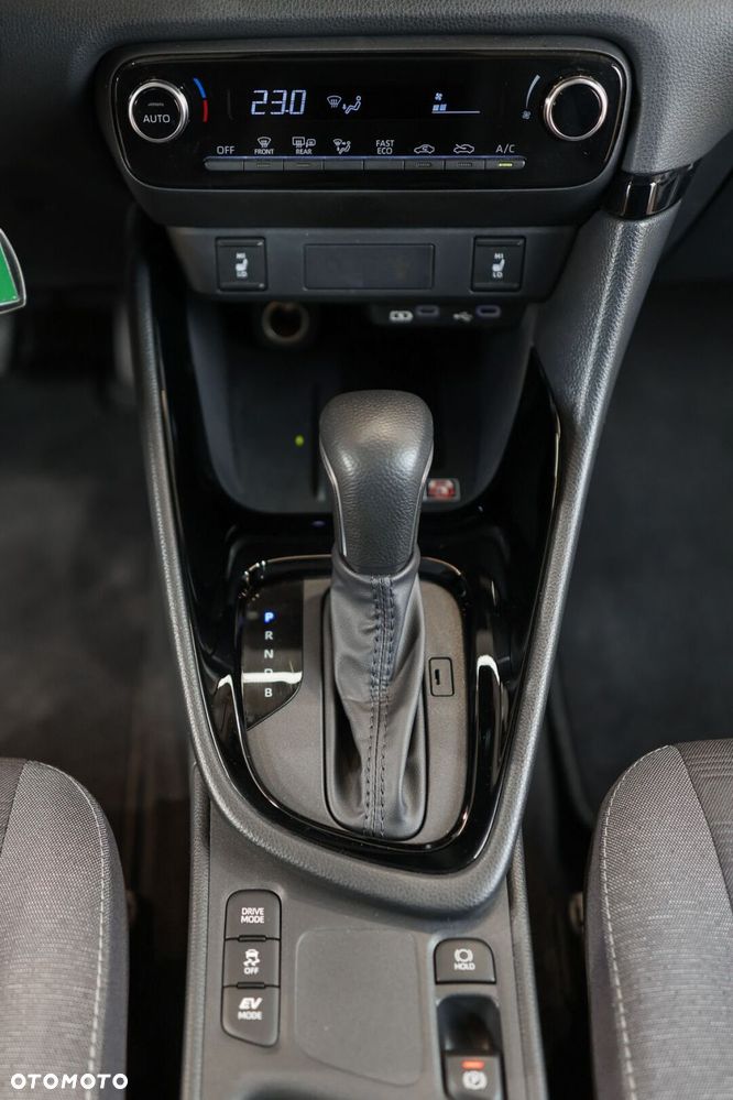 Toyota Yaris Hybrid 1.5 Style - 23