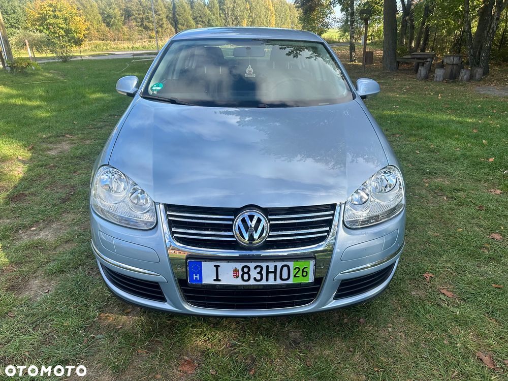 Volkswagen Jetta - 4