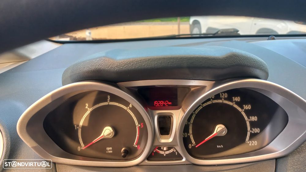 Ford Fiesta 1.4 TDCI Ghia - 8