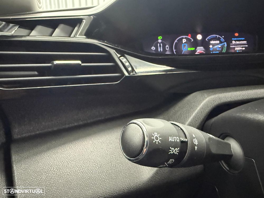 Peugeot 408 1.6 Hybrid Allure Pack e-EAT8 - 33