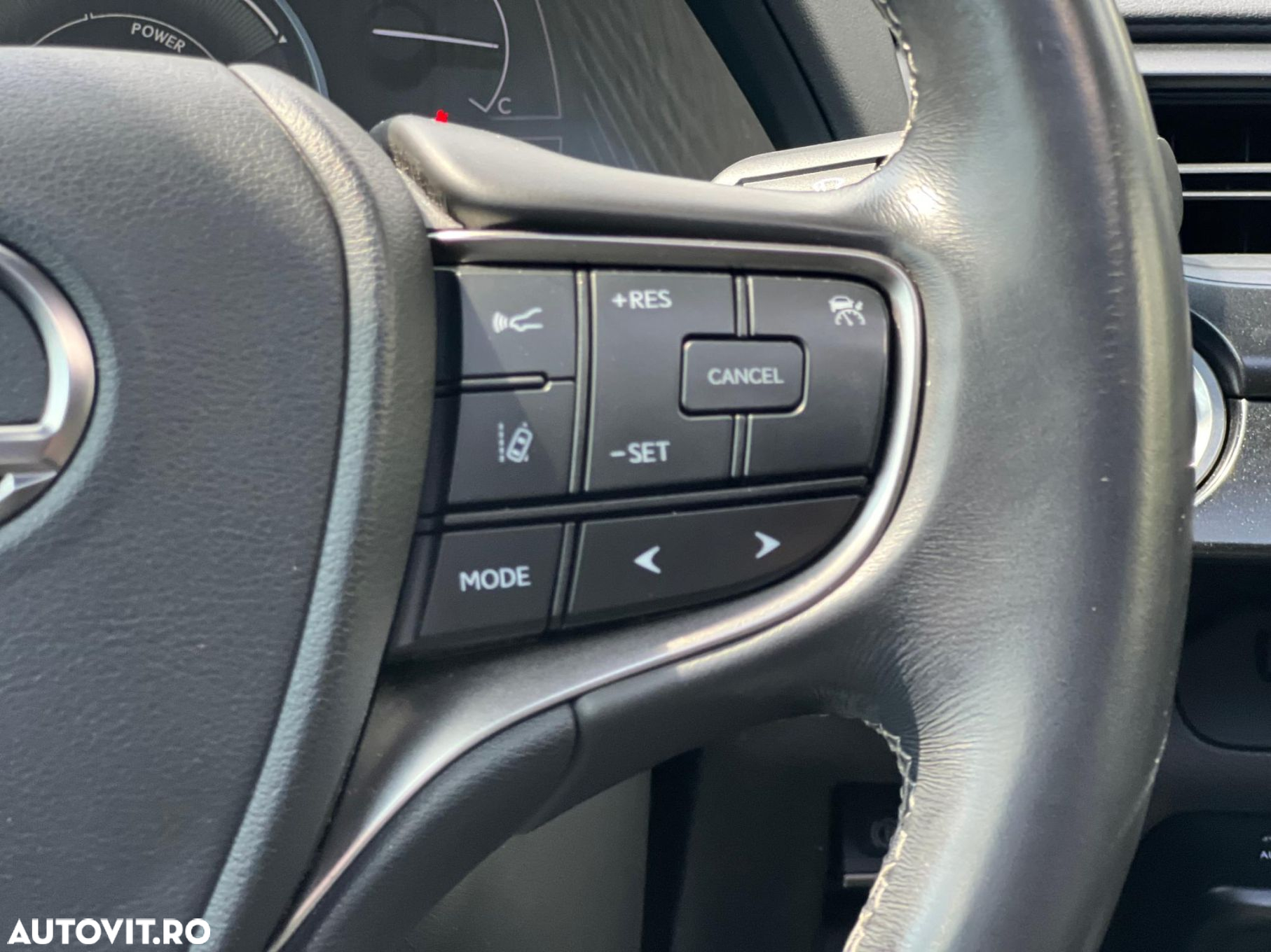Lexus UX 250h 2.0L HEV 20H- (178 HP) 4X2 CVT Executive - 13