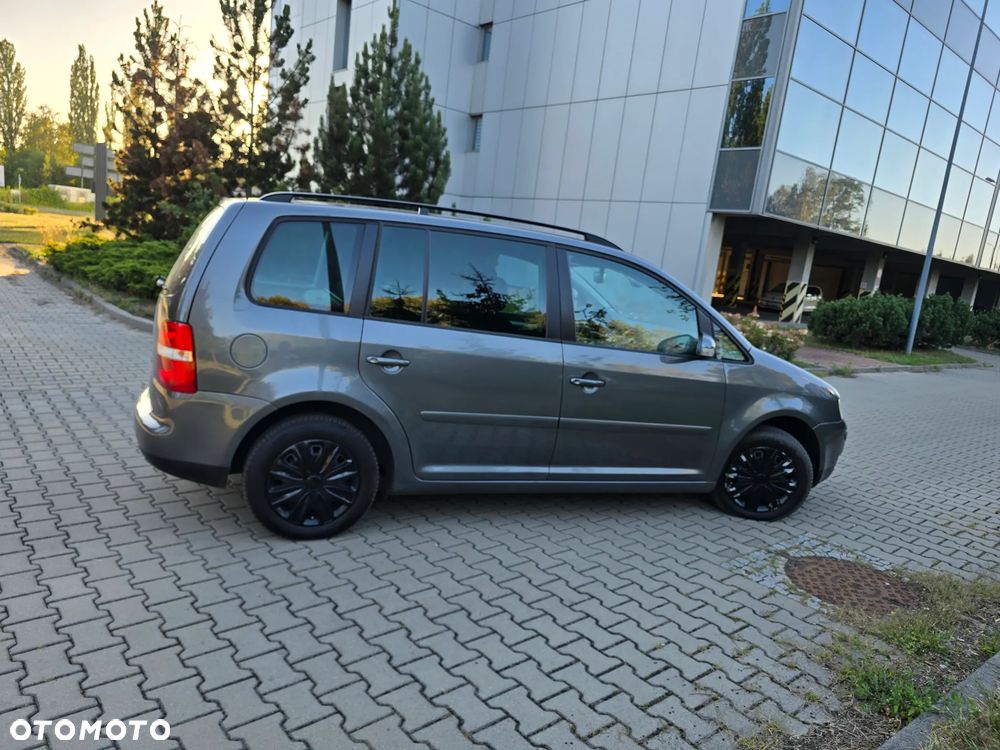 Volkswagen Touran 1.6 FSI - 10