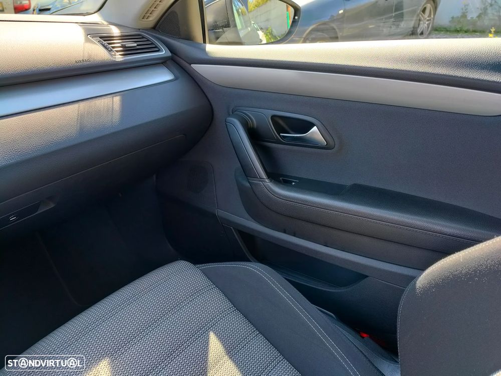 VW Passat CC 2.0 TDi BlueMotion - 24