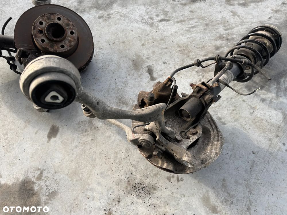 ZWROTNICA AMORTYZATOR LEWY MCPERSON BMW E90 E87 - 8