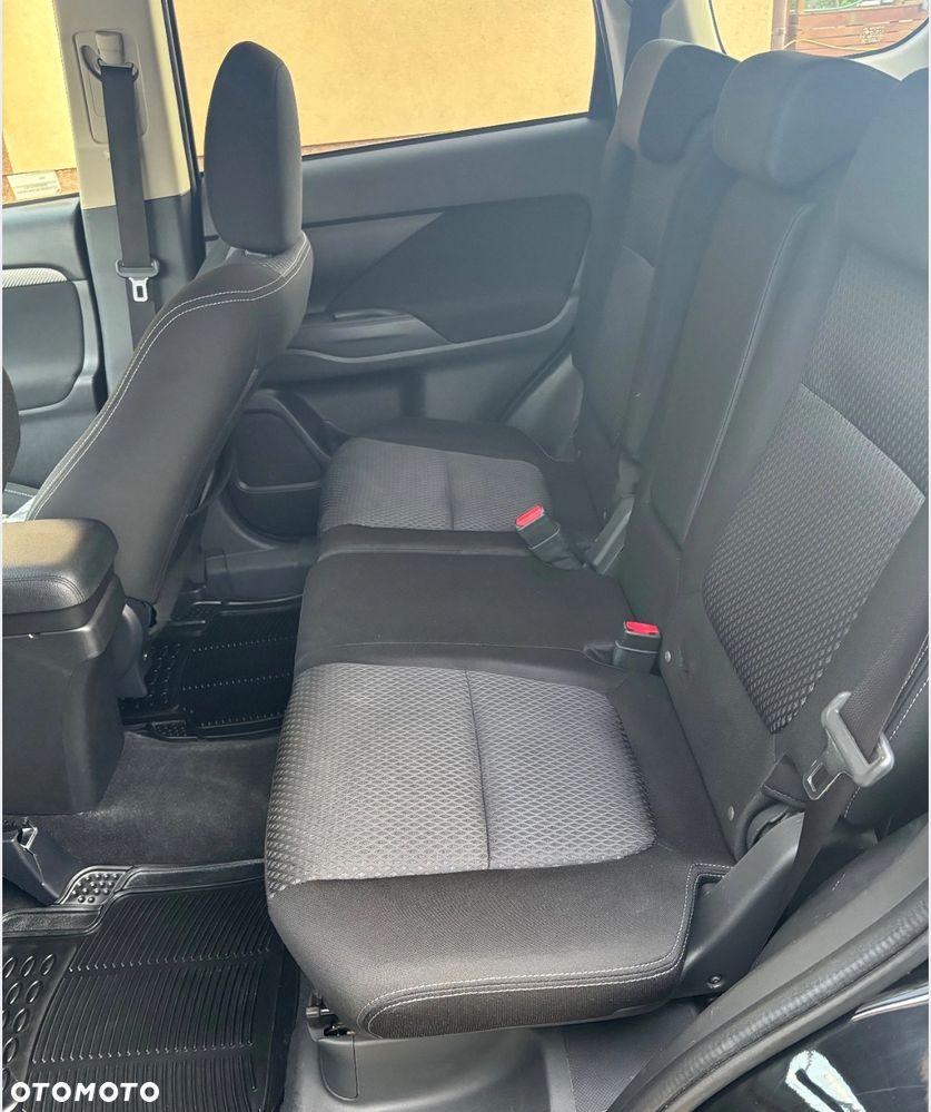 Mitsubishi Outlander - 11