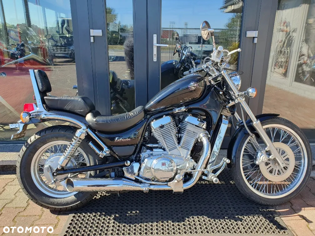 Suzuki Intruder - 12