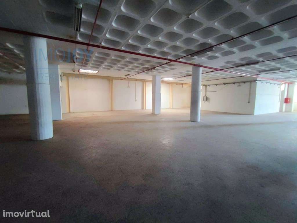 Armazém com 5 Pisos no Prior Velho - Grande imagem: 2/18