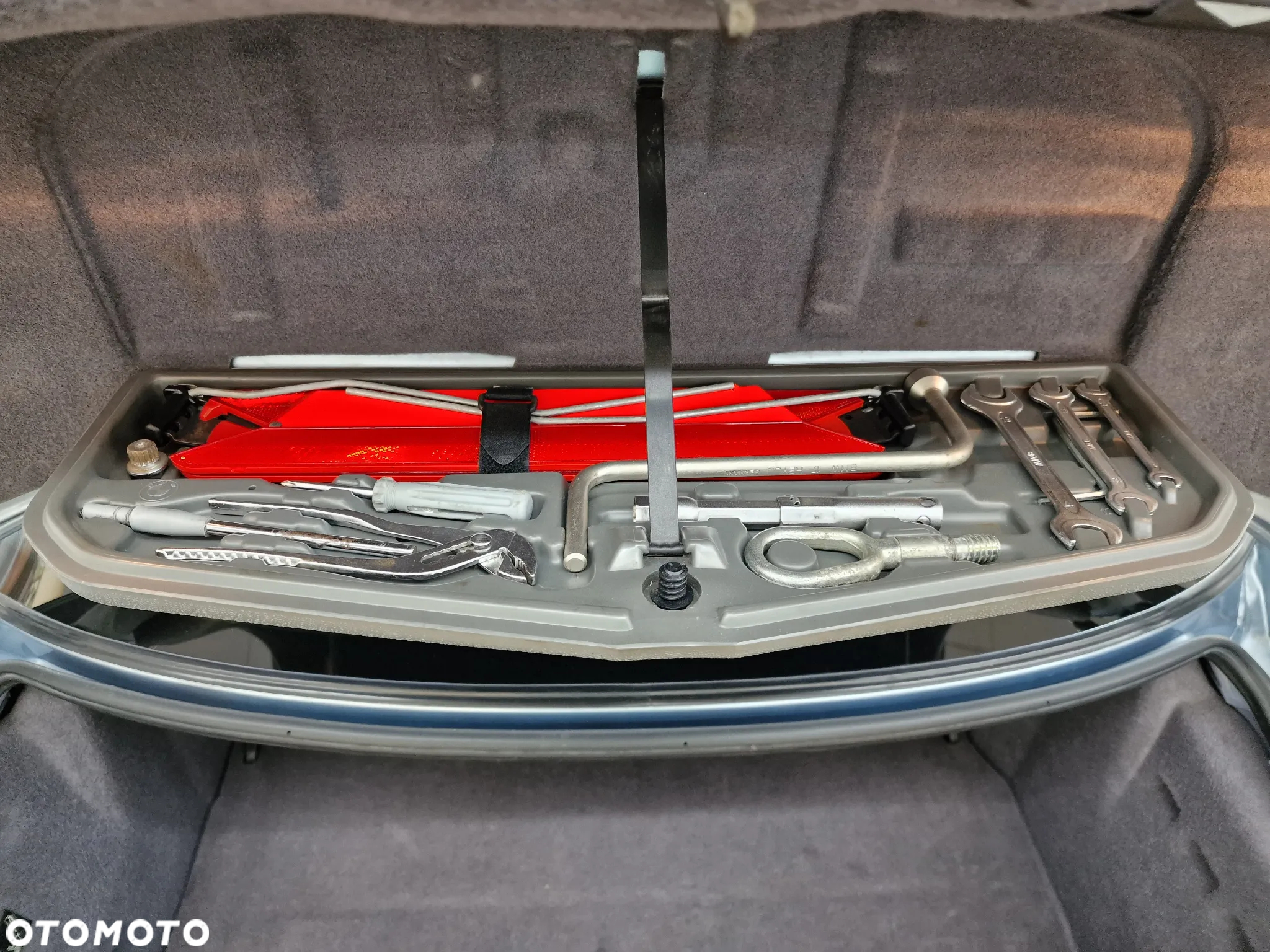 BMW Seria 8 - 29