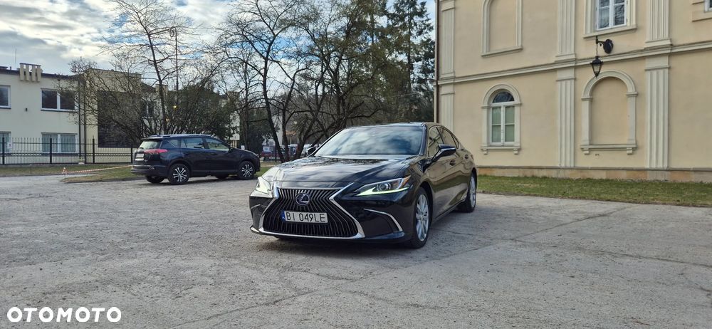 Lexus ES 300h Style Edition - 4