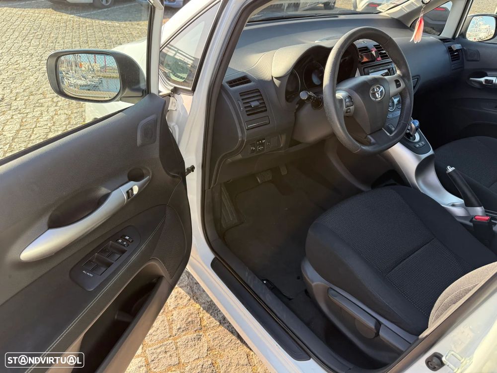 Toyota Auris 1.8 HSD - 5