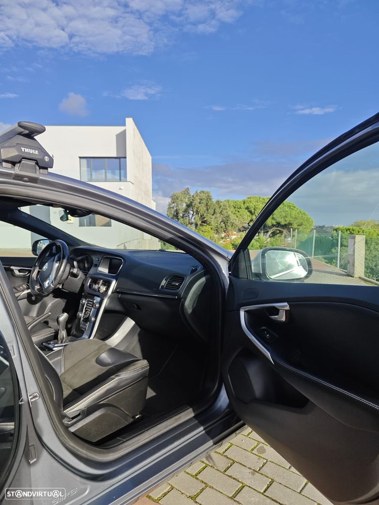 Volvo V40 D2 R Design - 12