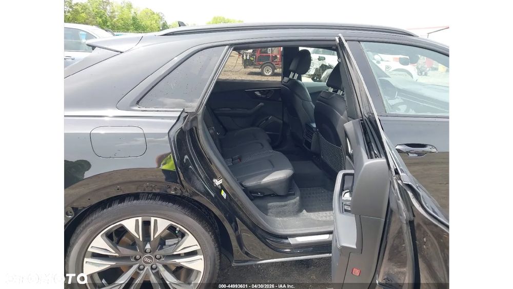 Audi Q8 55 TFSI quattro tiptronic - 12