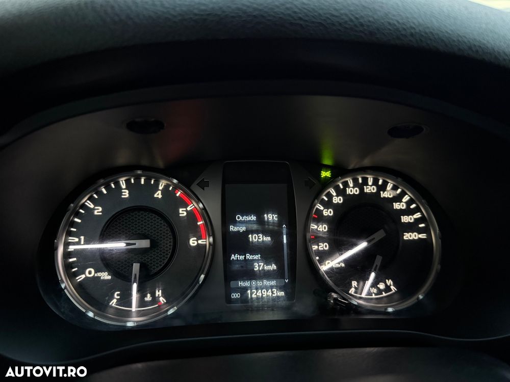 Toyota Hilux 2.4D 150CP 4x4 Double Cab 6MT Comfort - 9