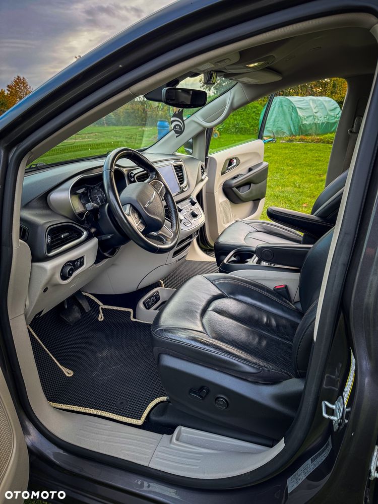 Chrysler Pacifica - 14