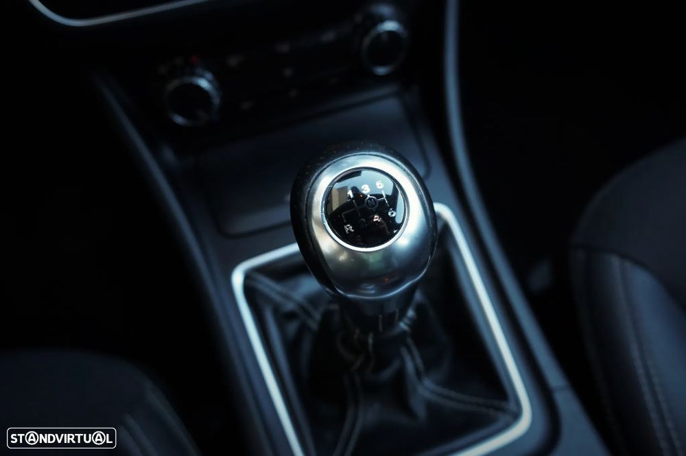 Mercedes-Benz CLA 200 Shooting Brake (CDI) d Urban - 37