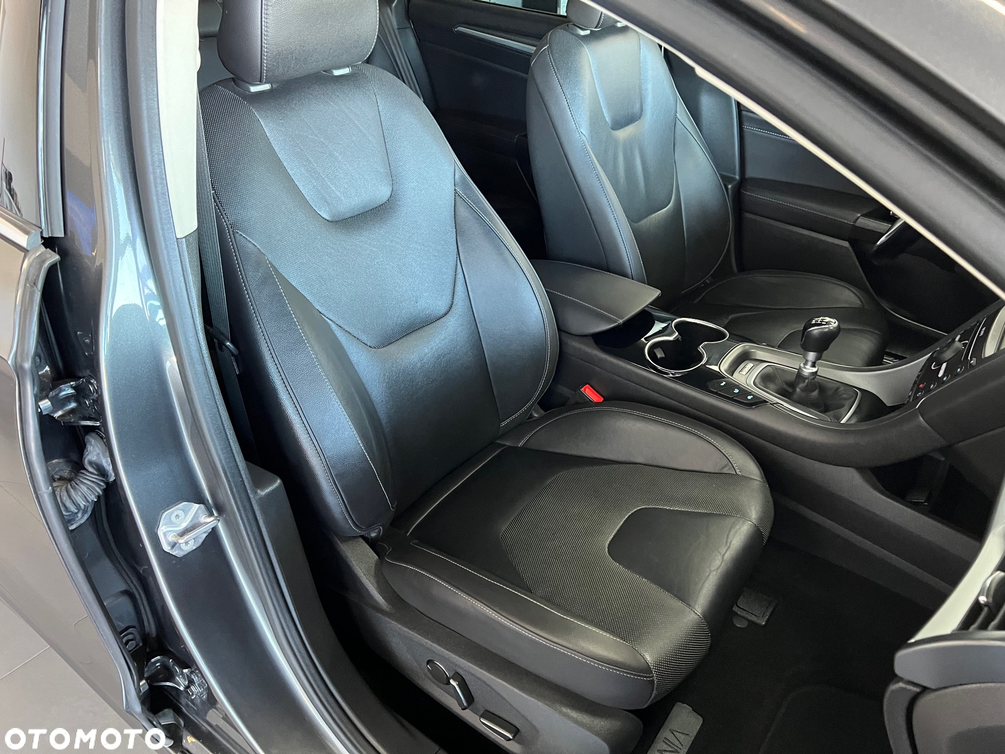 Ford Mondeo - 37