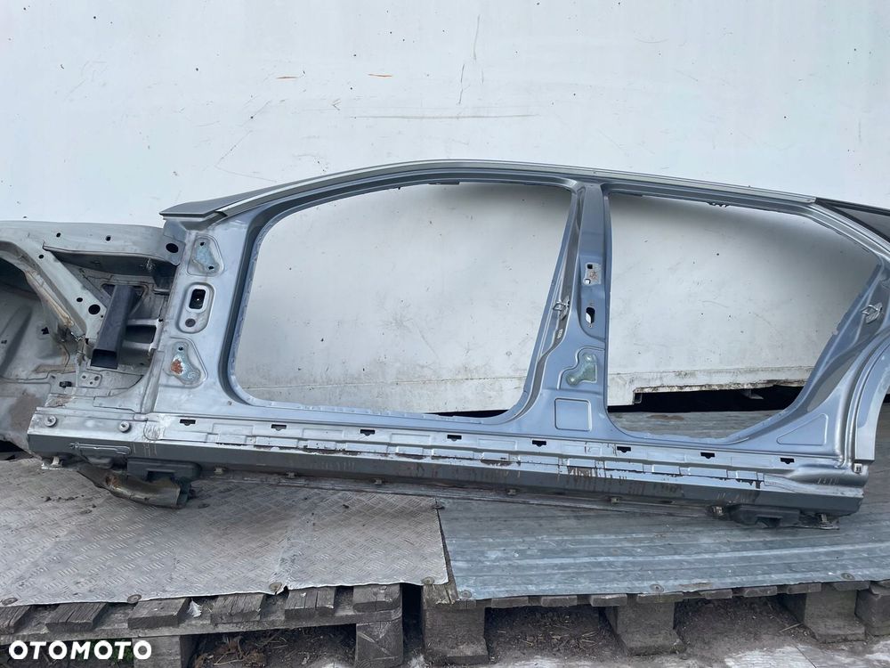Prog lewy poszycie progu cwiartka lewa Mercedes W204 792U C792 Kombi - 2