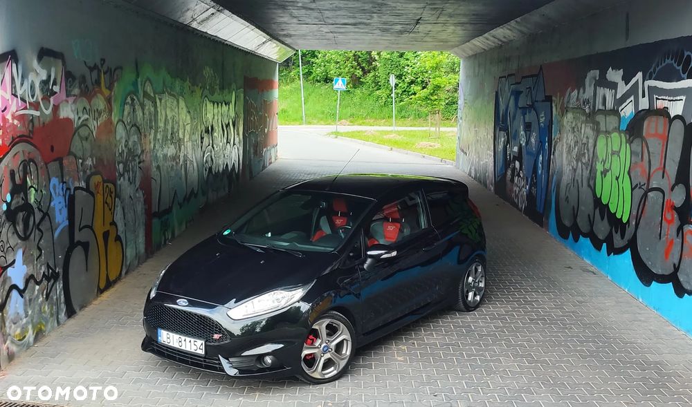 Ford Fiesta 1.6 EcoBoost ST - 18