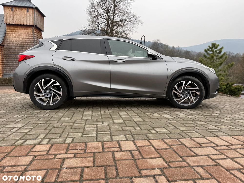 Infiniti Q30 2.2d DCT AWD City Black Edition - 4