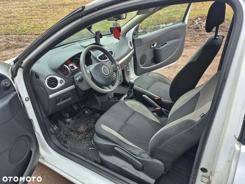 Renault Clio 1.5 dCi Alize - 9