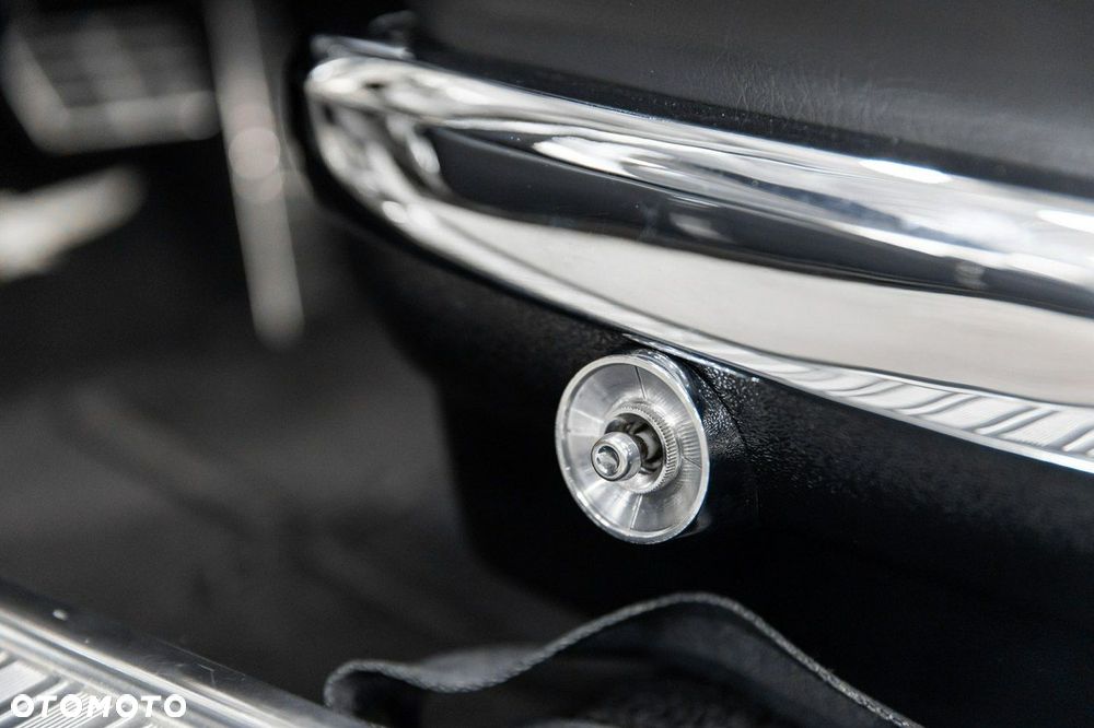 Ford Thunderbird - 35