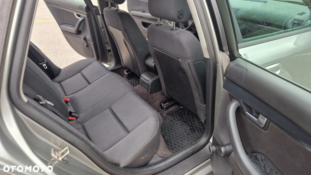 Audi A4 Limousine - 11