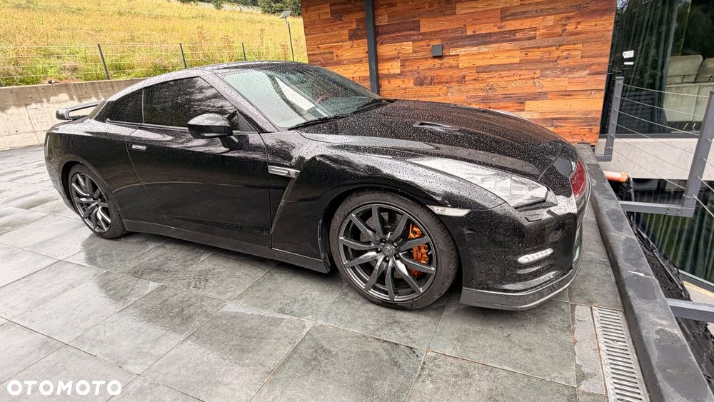 Nissan GT-R - 11