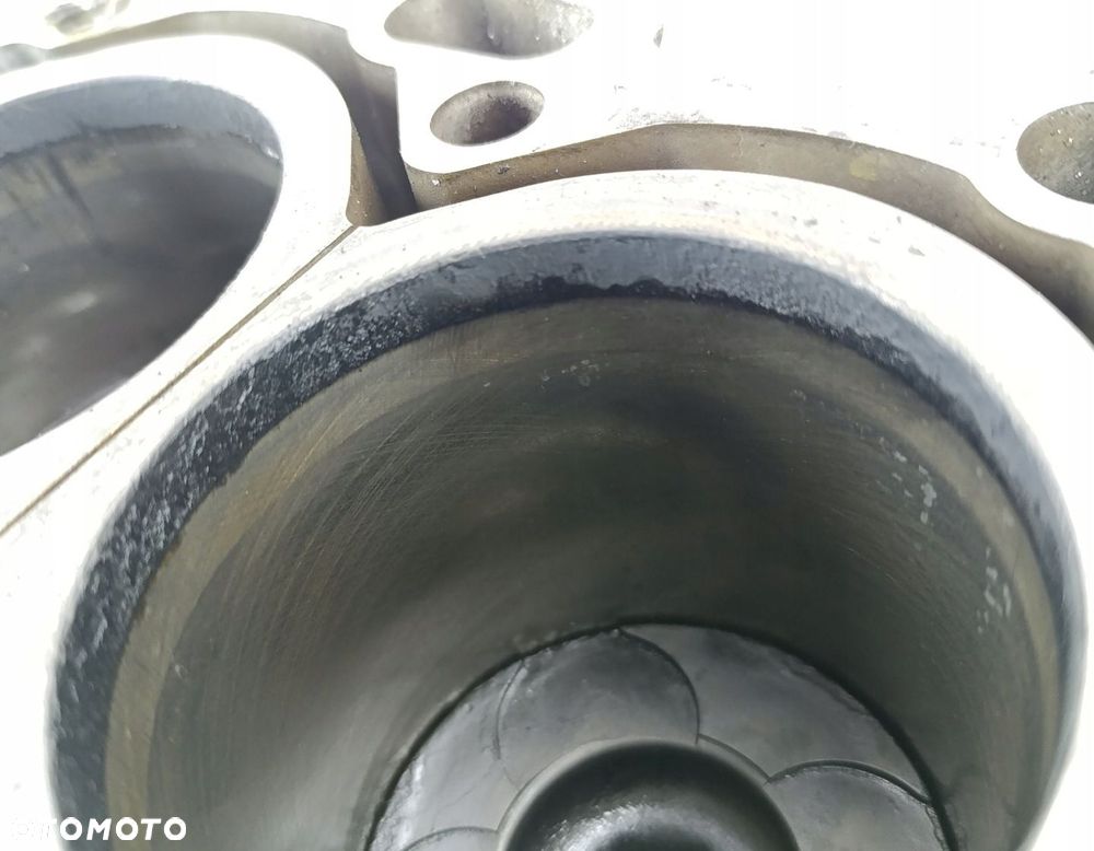 BLOK SILNIKA VOLVO V70 S60 XC70 XC90 D5244T4 - 9