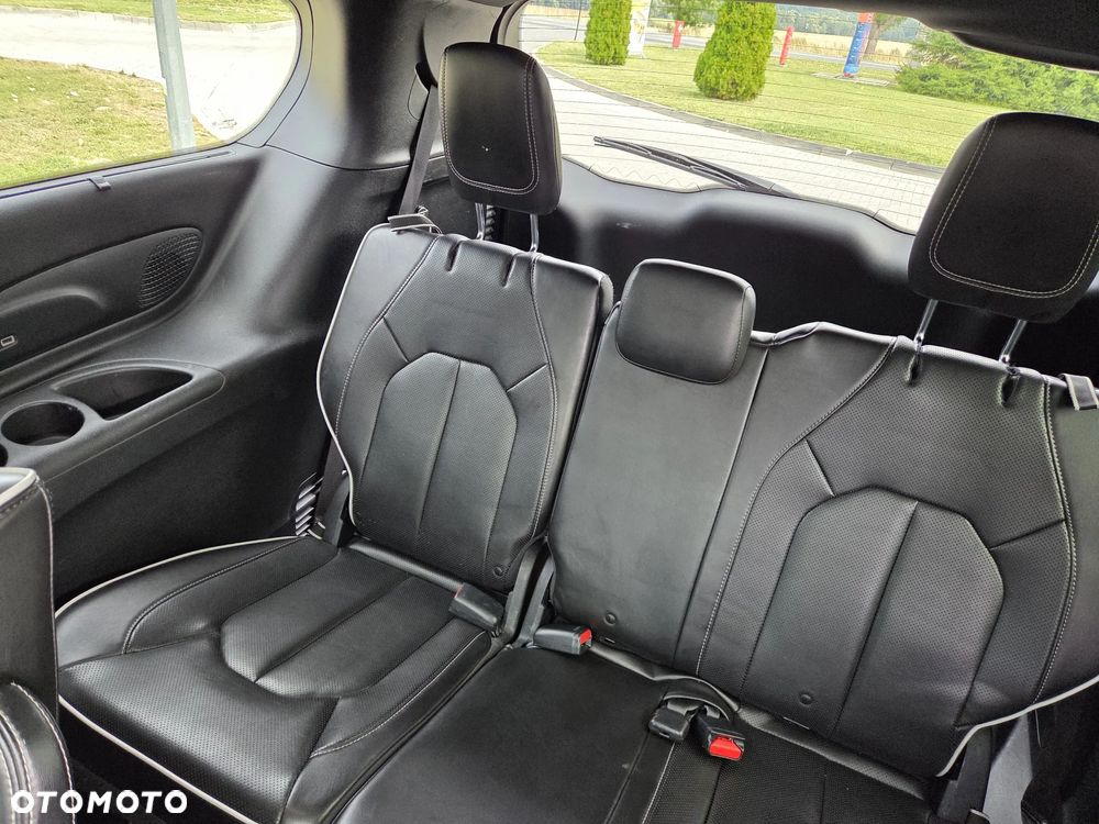 Chrysler Pacifica - 6