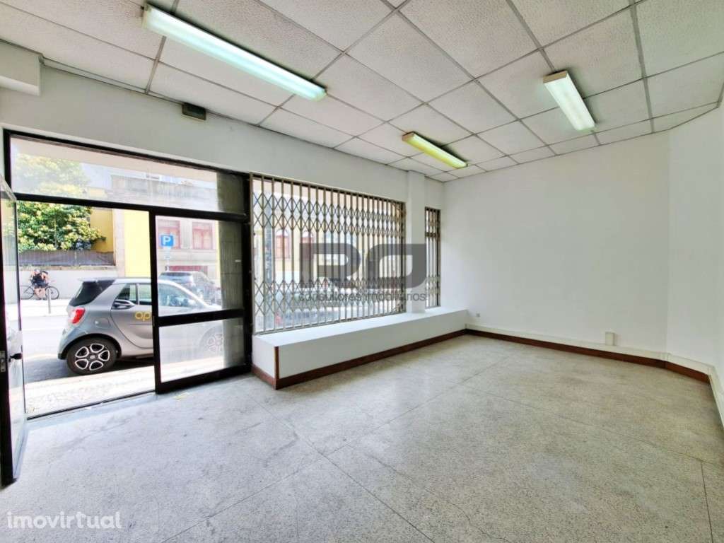 Loja com muita visibilidade no centro do Porto - Grande imagem: 3/18