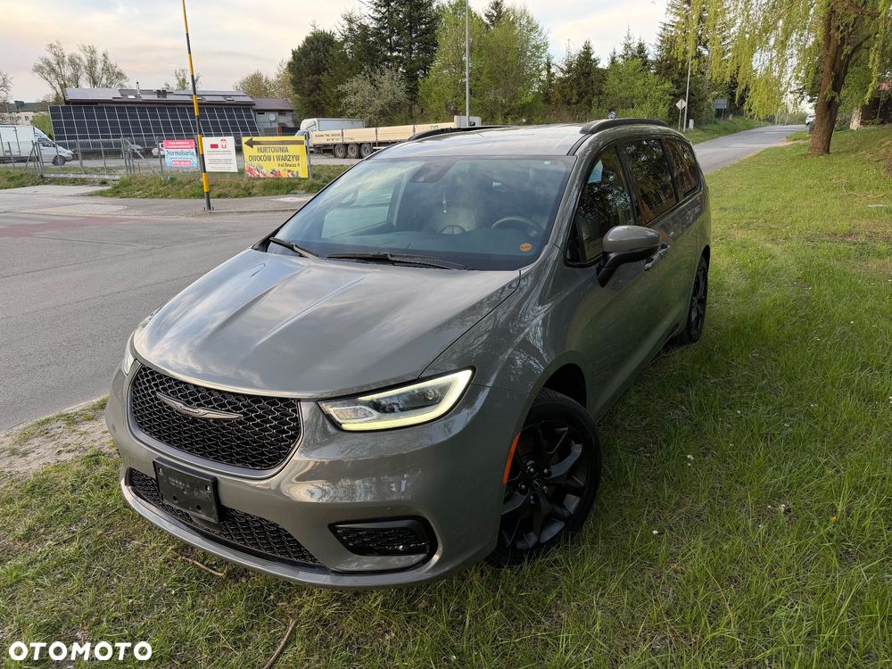 Chrysler Pacifica - 1