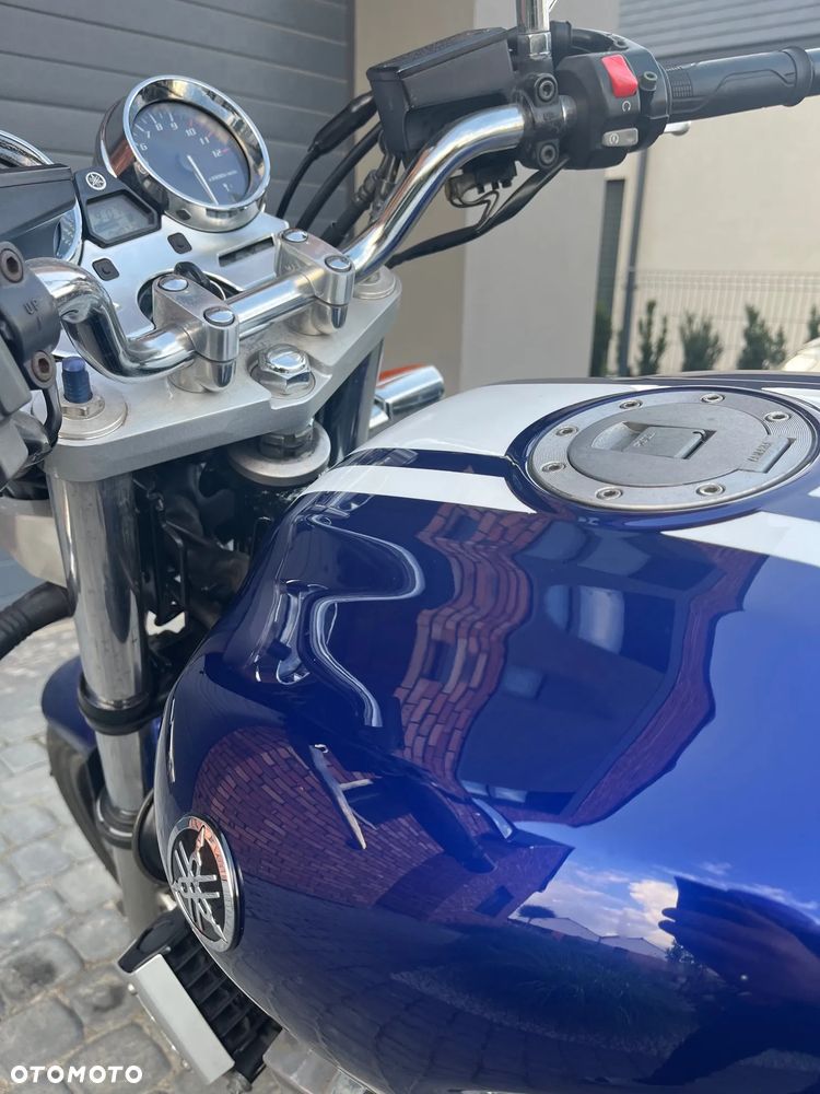 Yamaha XJR - 12