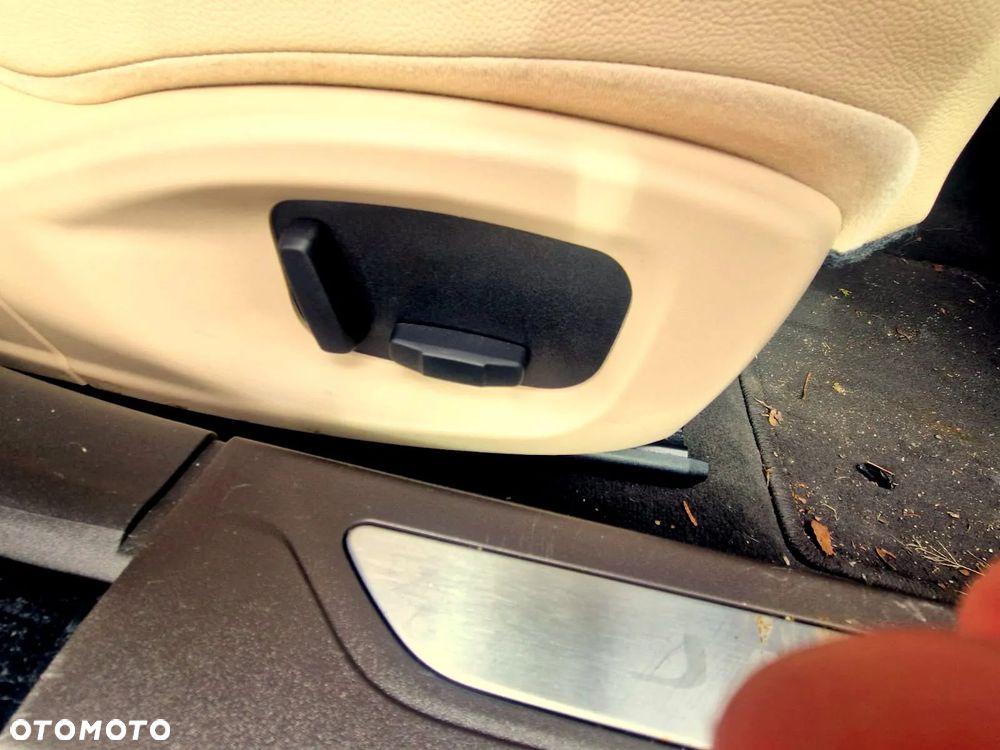 Jaguar XF 3.0 TDV6 Portfolio - 22